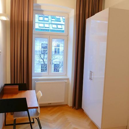 Ks70 Apartments Wina Bagian luar foto